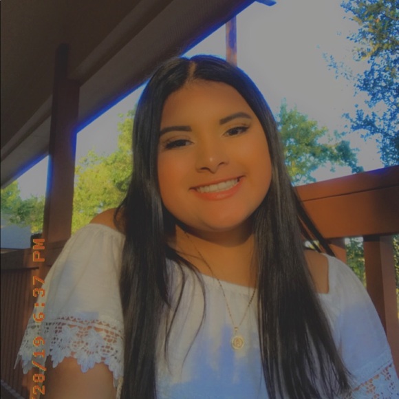 Meet your Posher, Julianna - Picture 2 of 2